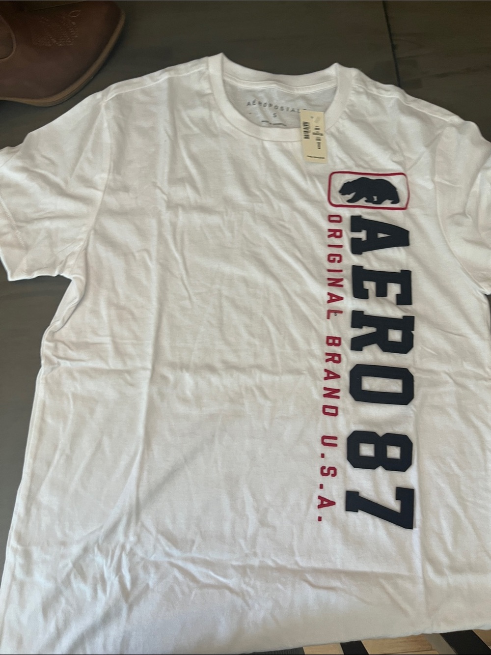 Aeropostale White Short Sleeve Tee with Navy and Red Graphic